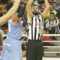 Ο Γιώργος Δέδας σουτάρει και σκοράρει...