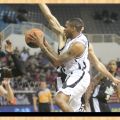 Ο D.J. Cooper σε μία προσπάθειά του στο παιχνίδι με τον Απόλλωνα