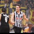 Γιώργος Μπόγρης και Κώστας Χαραλαμπίδης πανηγυρίζουν για την μεγάλη νίκη επί του Άρη