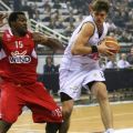 O Wade Helliwell σε μία προσπάθειά του στο παιχνίδι Κυπέλλου