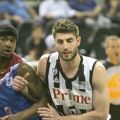 Ο Μιχάλης Τσαϊρέλης με αντίπαλο τον Milbourne