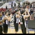 Οι παίκτες του ΠΑΟΚ χειροκροτούν τον κόσμο