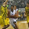 Ο Παναγιώτης Καυκής προς το καλάθι του Άρη