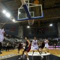 Ο Kenny Gregory σουτάρει από πλάγια θέση προς το καλάθι του Πανιωνίου