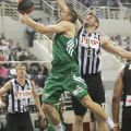 Ο Γιώργος Μπόγρης σταματά τον Μάικ Μπράμος