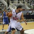 Ο Λάζαρος Παπαδόπουλος προσπαθεί να... γυρίσει προς το καλάθι του Πανελληνίου