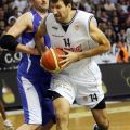 Ο Predrag Drobnjak προσπαθεί να πετύχει καλάθι