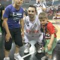 Ο Κώστας Χαραλαμπίδης με τα παιδιά του