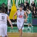 Ο Παπαδόπουλος έχει πετύχει καλάθι και επιστρέφει στην άμυνα...