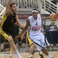 Ο Rawle Marshall σε μία προσπάθειά του προς το καλάθι του Αμαρουσίου