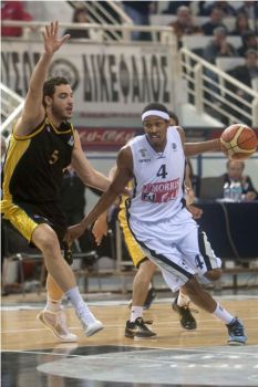 O Rawle Marshall αποφεύγει τον Πέτρο Νοέα