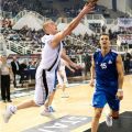 O Donnie Mc Grath αφήνει τη μπάλα στο καλάθι του Ηρακλή