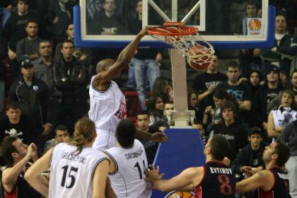 O Kenny Gregory σε ένα εντυπωσιακό κάρφωμα