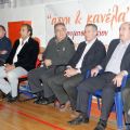 Ο Μπάνε Πρέλεβιτς παρακολουθεί το φιλικό μαζί με τον κ. Βούλη τον Δήμαρψχο Νάουσας και άλλους επίσημους