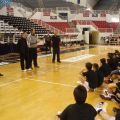 Ο Νίκος Σταυρόπουλος παρουσιάζει τον Σούλη Μαρκόπουλο στους αθλητές του καμπ