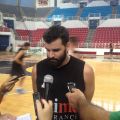 Ο Απόλλων Τσόχλας μιλάει στους εκπροσώπους των ΜΜΕ