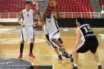 Στιγμιότυπο από τον αγώνα του ΠΑΟΚ με την Kavadarci με πρωταγωνιστή τον Dante Stiggers