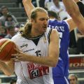 Ο Todor Gecevski προσπαθεί να πλησιάσει στο καλάθι του Πανελληνίου