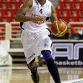 O J.R. Giddens σε ντράιβ προς το αντίπαλο καλάθι