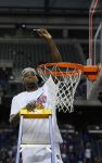 Ο Darnell Jackson λίγα λεπτά μετά τη λήξη του τελικού του 2008 με το Memphis