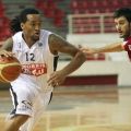 O Rashad Wright κατεβάζει την μπάλα...