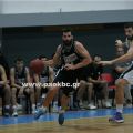 Ο Απόλλων Τσόχλας με την μπάλα στην επίθεση του ΠΑΟΚ