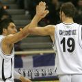 Χαριτόπουλος και Κασελάκης πανηγυρίζουν για ένα ακόμη καλάθι