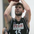 Ο Μιχάλης Τσαϊρέλης εκτελεί βολές