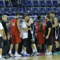 Χειραψίες παικτών και προπονητών με την λήξη του αγώνα