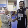 Ο Γιώργος Δέδας με το πρώτο τρόπαιο της σεζόν